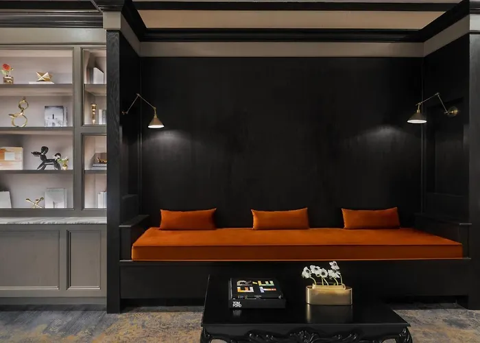 The Drake Oak Brook, Autograph Collection 4*