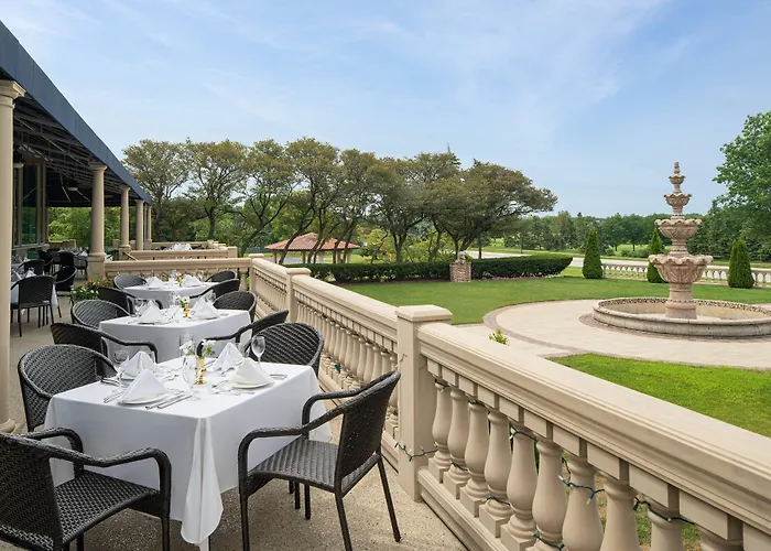 The Drake Oak Brook, Autograph Collection 4*