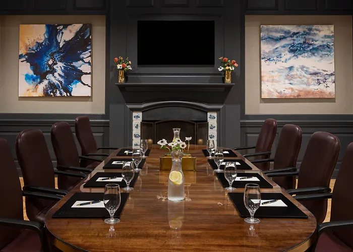 The Drake Oak Brook, Autograph Collection 4*