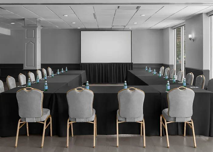 The Drake Oak Brook, Autograph Collection Hotel 4*